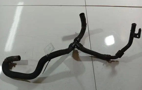 Ford Mondeo MK IV Engine coolant pipe/hose