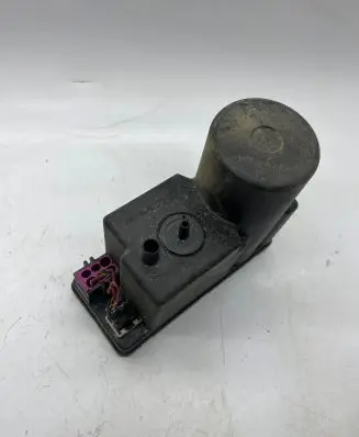 Audi A4 S4 B5 8D Vacuum pump 4A0862257A