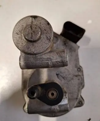 Volkswagen PASSAT B6 Intake manifold valve actuator/motor A2C53022964