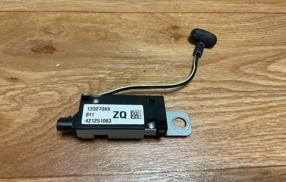 Opel Insignia A Aerial antenna amplifier 13327069 421251063