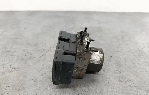 Skoda Octavia Mk2 (1Z) ABS Pump 