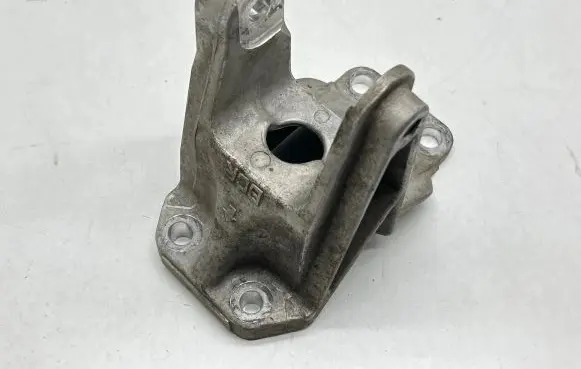 Nissan e-NV200 Gearbox mount