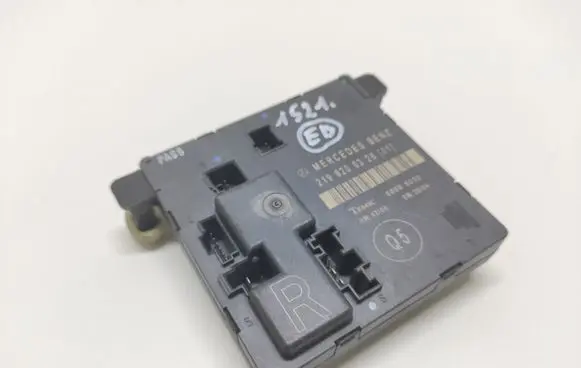 Mercedes-Benz CLS C219 Door control unit/module 2198200326