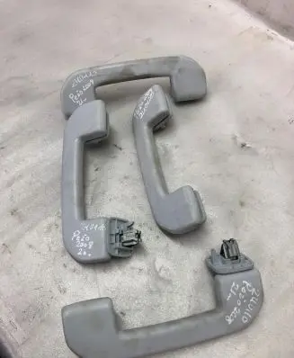 Peugeot 2008 II A set of handles for the ceiling 