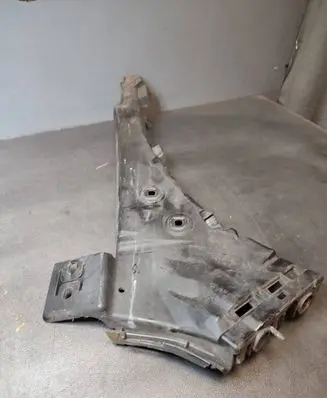 Audi Q7 4L Front bumper mounting bracket 4L0807284