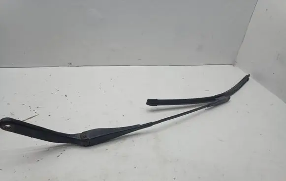 BMW 1 E81 E87 Front wiper blade arm 7122136