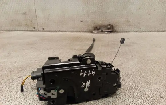 Skoda Octavia Mk2 (1Z) Front door lock 3D1837015AP