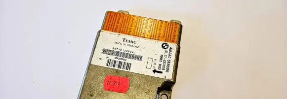 BMW 5 E39 Airbag control unit/module 8374799