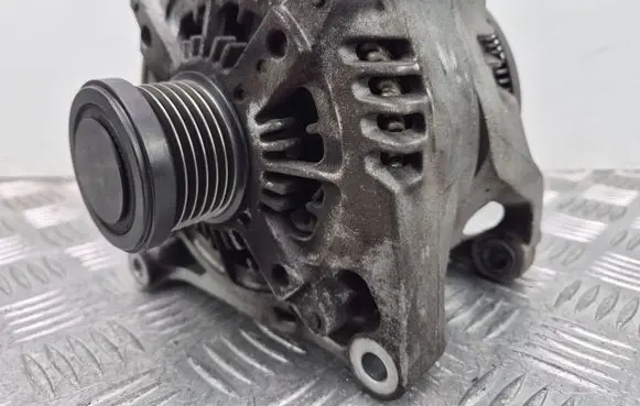 BMW 5 F10 F11 Generator/alternator 7605061 1042106405