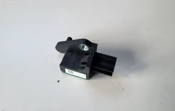 Volkswagen PASSAT B7 Airbag deployment crash/impact sensor