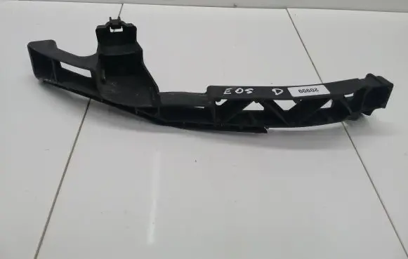 Volkswagen Eos Front bumper mounting bracket 1Q0807889