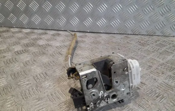 Audi A6 S6 C4 4A Front door lock 4A2837016