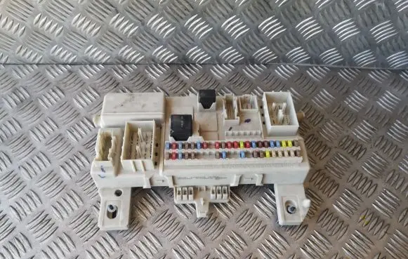 Volvo V50 Fuse module 30765015