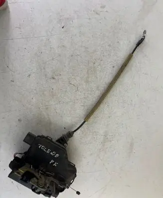 Seat Toledo II (1M) Front door lock 