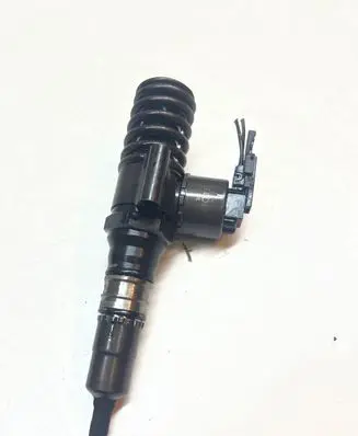 Audi A4 S4 B7 8E 8H Fuel injector 036130073G