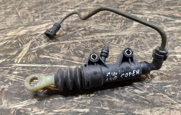 Mini One - Cooper R50 - 53 Clutch master cylinder 13670510