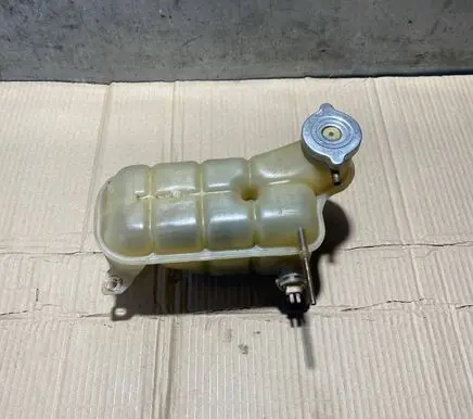 Mercedes-Benz E W124 Coolant expansion tank/reservoir 1245001749