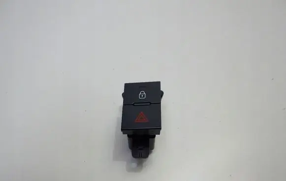 Hyundai i20 (BC3 BI3) Hazard light switch 93790Q0000