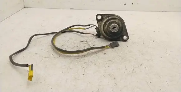BMW 7 E38 Tailgate/trunk/boot lock/catch/latch 8150240