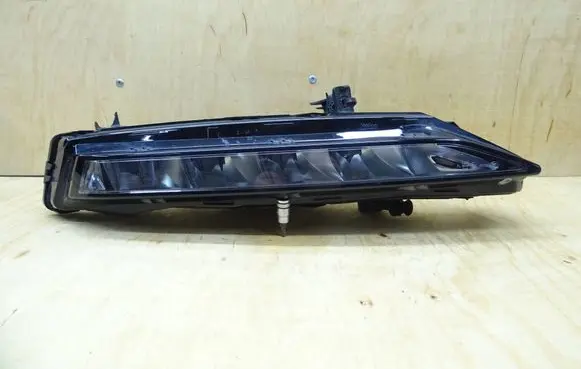 Skoda Superb B8 (3V) Front fog light 3V0941700B F0GK18001