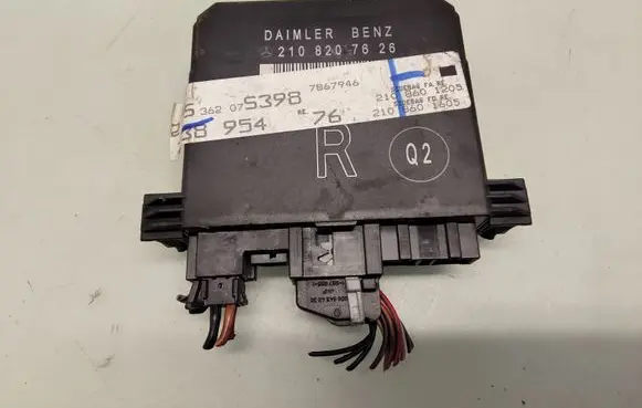 Mercedes-Benz E W210 Door control unit/module 2108207626