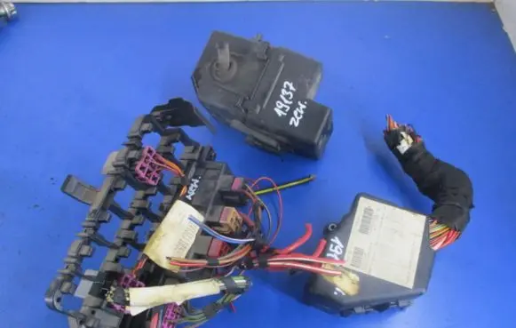 Volkswagen Golf IV Fuse box set 8L0941822