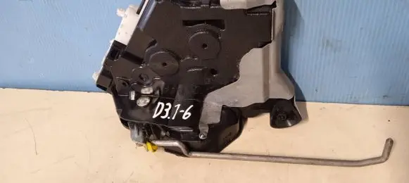 Subaru XV Front door lock