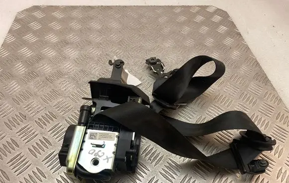 Volvo XC90 Front seatbelt 39844546