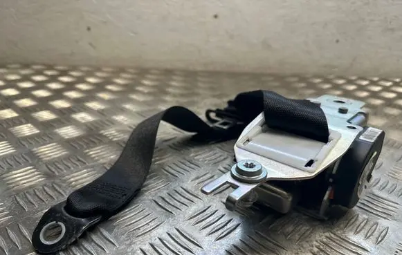 Mercedes-Benz GL X166 Rear seatbelt A1668601085