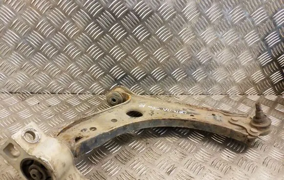 Skoda Octavia Mk2 (1Z) Front lower control arm/wishbone