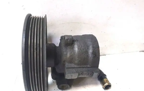 Opel Omega B2 Power steering pump 26026012