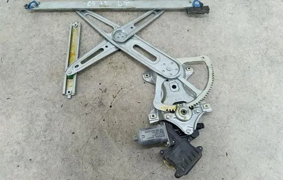 Toyota Auris E210 Front door window regulator with motor 8570202020