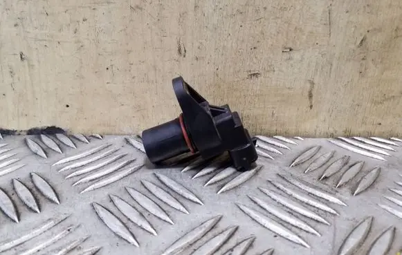 Mercedes-Benz ML W164 Camshaft position sensor A0051531323