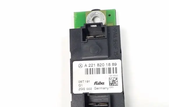 Mercedes-Benz S W221 Aerial antenna amplifier A2218201889
