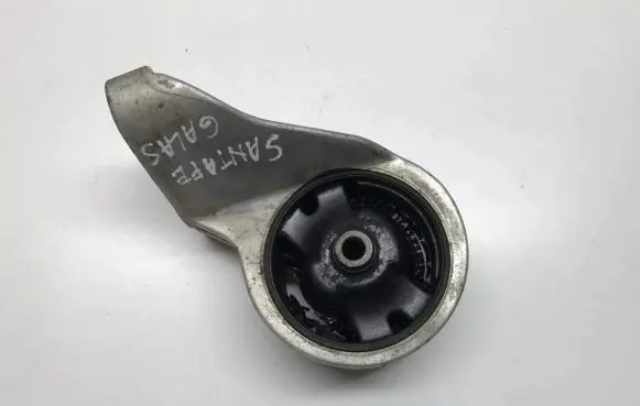 Hyundai Santa Fe Engine mount bracket