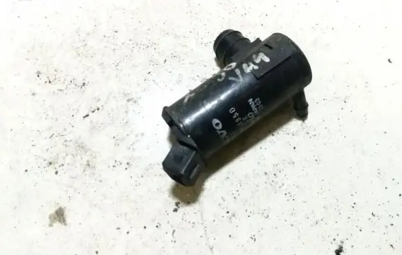 Volvo C70 Windscreen/windshield washer pump 9169611 060210-3950
