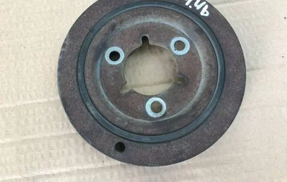 Citroen C4 I Crankshaft pulley E102111A