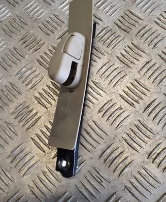 Honda CR-V Seat belt height adjuster 