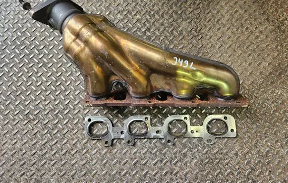 Dodge Challenger Exhaust manifold 