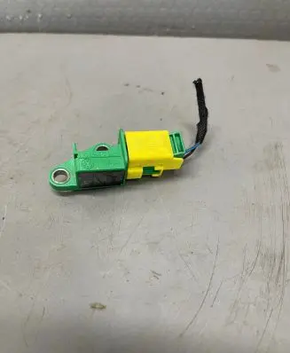Audi A4 S4 B8 8K Airbag deployment crash/impact sensor 8k0973323s