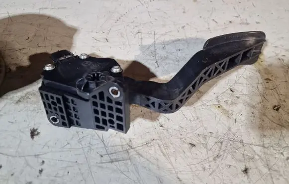 Mazda CX-7 Accelerator throttle pedal K42387390