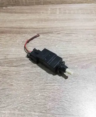 Mercedes-Benz E W211 Brake pedal sensor switch 0015454009