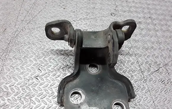 Land Rover Freelander Front door upper hinge