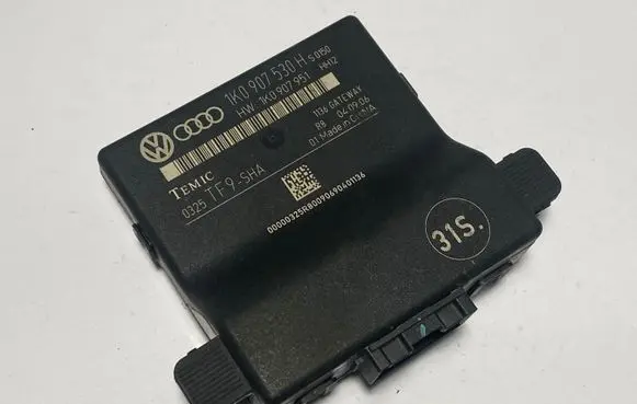 Volkswagen Golf V Gateway control module 1K0907530H 1K0907951