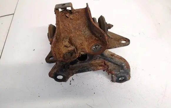 Hyundai Tucson JM Engine mount bracket