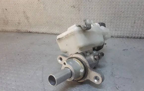 Toyota Auris 150 Master brake cylinder 0204255239