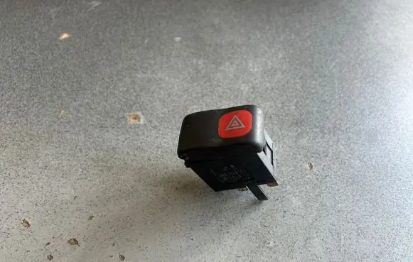 Volkswagen Golf IV Hazard light switch 6N1953235 6N2953235