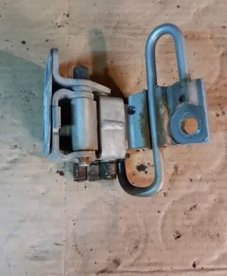 Audi A4 S4 B6 8E 8H Front door lower hinge 8E0831412