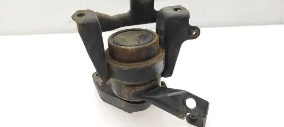 Toyota Corolla Verso AR10 Engine mount bracket