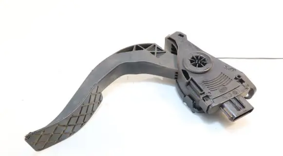 Accelerator throttle pedal